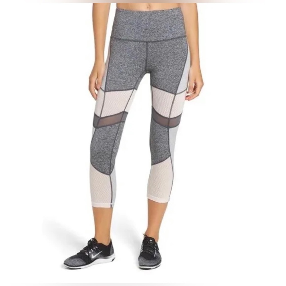 Zella Power Mesh Crop Leggings High Rise
Heathered Gray / Pink Size L